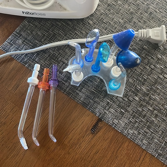 H2ofloss® Dental Water Flosser Teeth Cleaning 11 Tip Professional Oral Irrigator - Picture 2 of 5